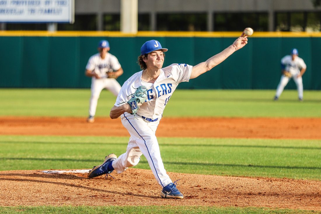 High school baseball game action — Tampa Bay