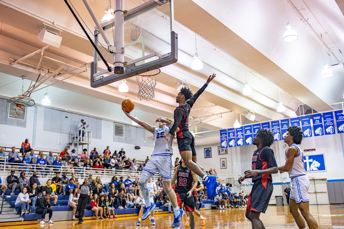 High school basketball game action — Tampa Bay