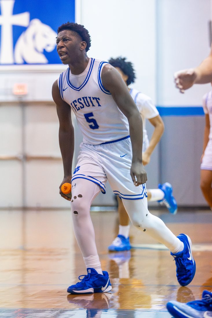High school basketball game action — Tampa Bay