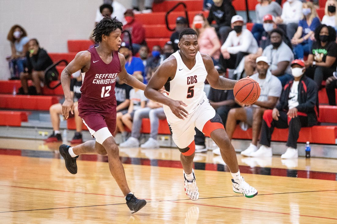 High school basketball game action — Tampa Bay