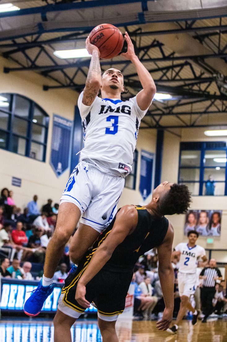 High school basketball game action — Tampa Bay