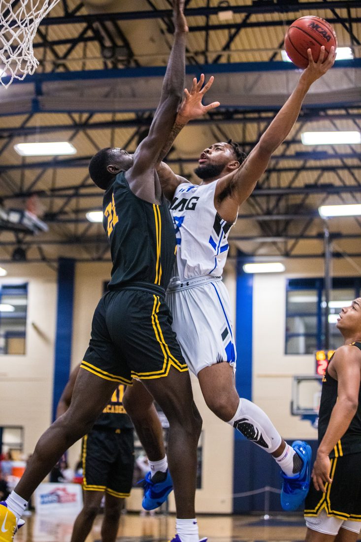 High school basketball game action — Tampa Bay