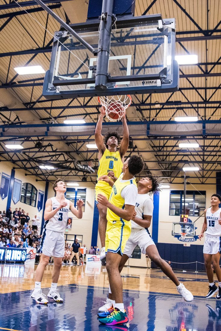 High school basketball game action — Tampa Bay
