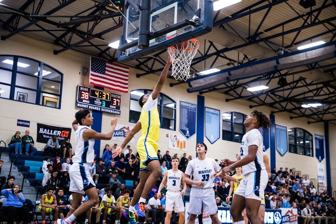 High school basketball game action — Tampa Bay