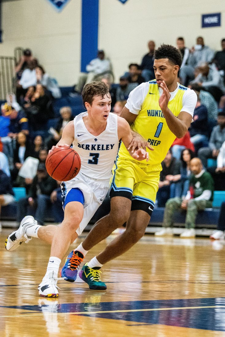 High school basketball game action — Tampa Bay