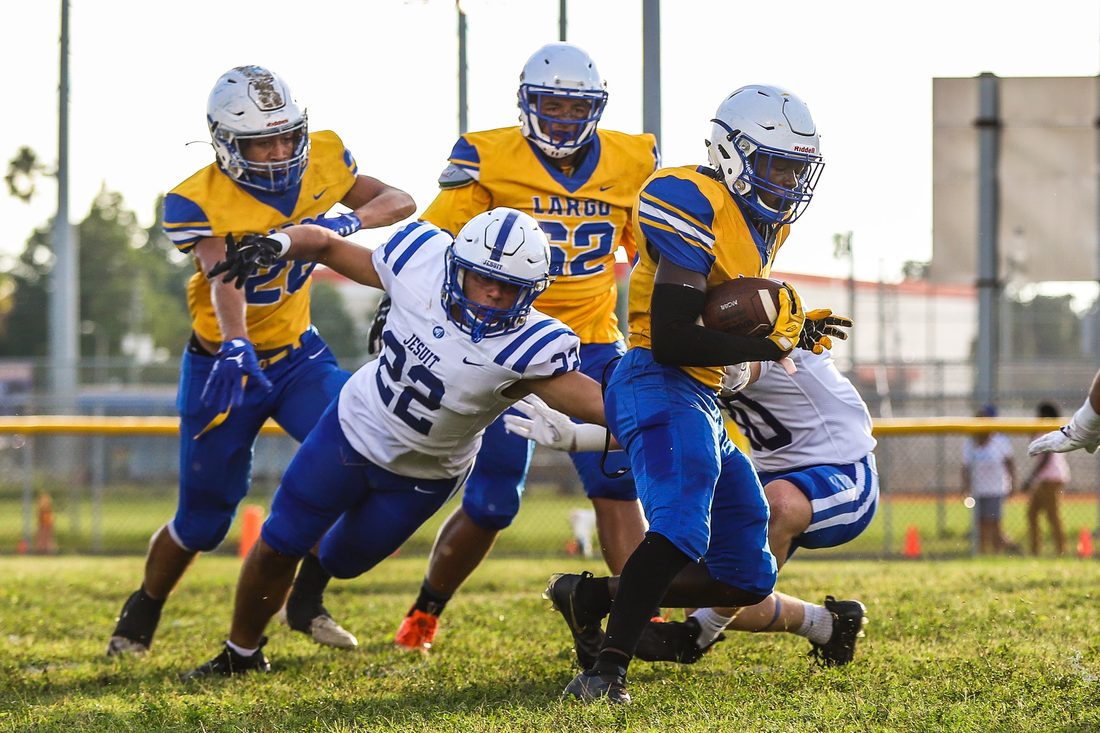 High school football game action — Tampa Bay