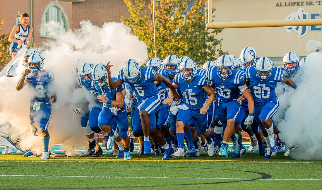 High school football game action — Tampa Bay