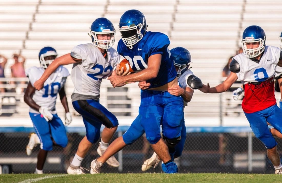 Live reps during a full-pads high school football practice